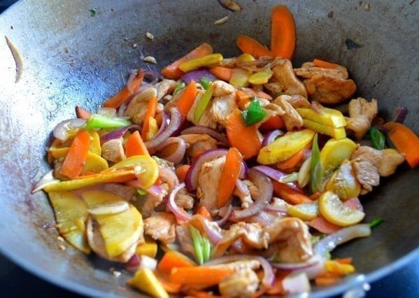 Chicken and mixed vegetables in wok