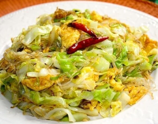 Chinese cabbage noodle stir-fry with eggs
