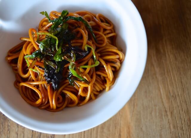 Chinese Vegan Recipes - Soy Scallion Shanghai Noodles (Cong You Ban Mian), by thewoksoflife.com