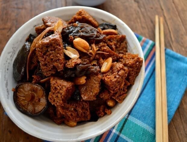 Hong Shao Kao Fu - Braised Wheat Gluten with Mushrooms, by thewoksoflife.com
