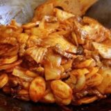 dubu kimchi stir-fry in wok