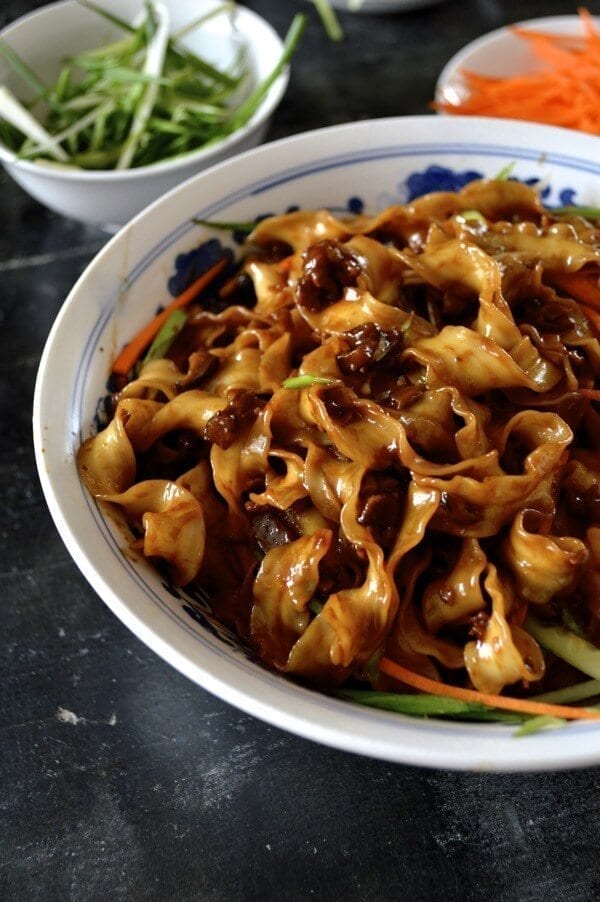 Beijing Fried Sauce Noodles - Zha Jiang Mian by thewoksoflife.com