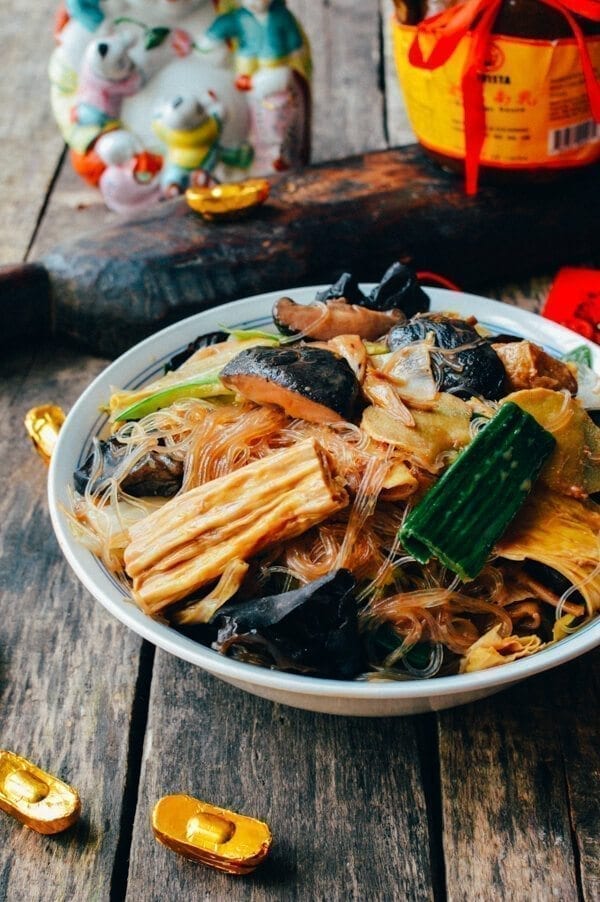 Chinese Vegan Recipes - Buddha's Delight (Vegetarian Lo Han Jai), by thewoksoflife.com