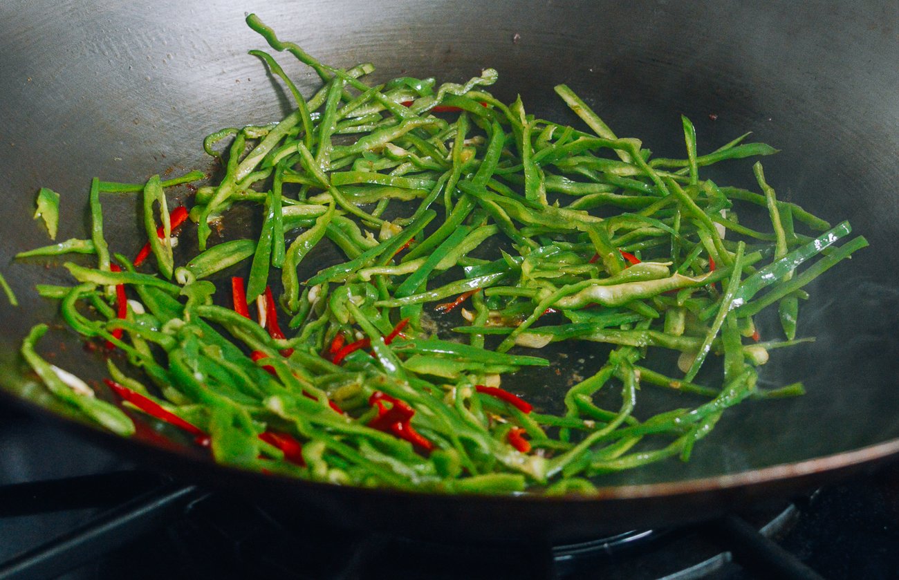julienned pepper in wok