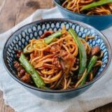 Noodles with green beans and pork