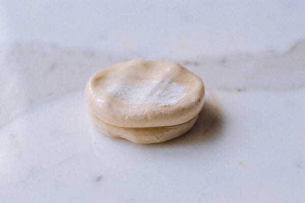 Two stacked dough discs, by thewoksoflife.com