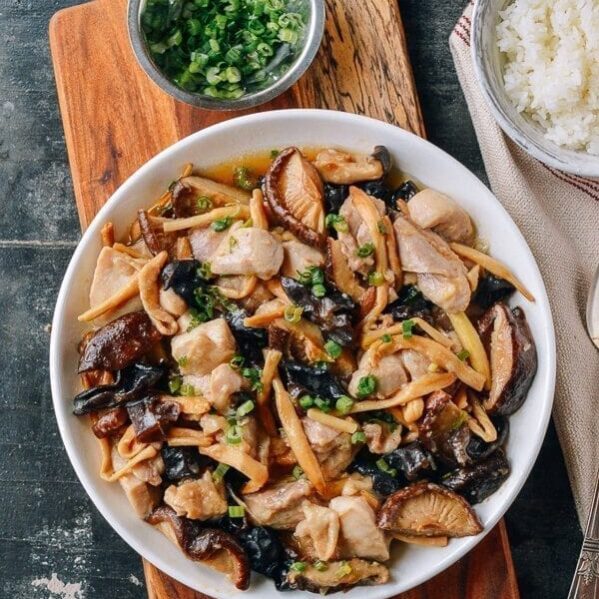 Steamed chicken with mushrooms and lily flowers