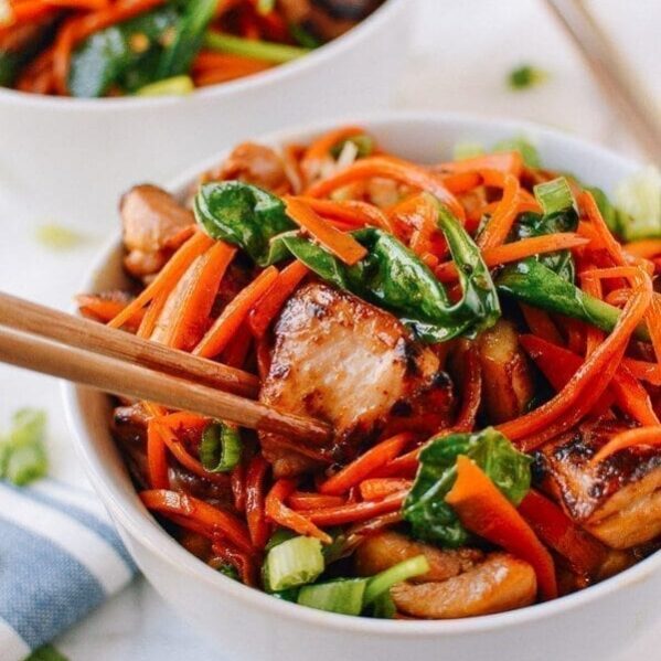 Stir-fried carrot noodles with chicken