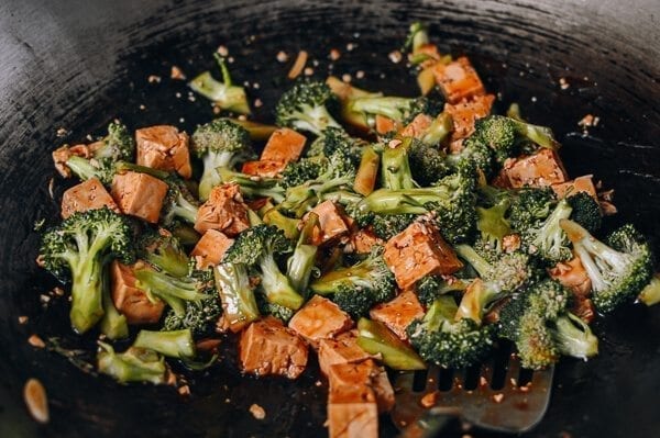 10-Minute Broccoli Tofu Bowls, by thewoksoflife.com