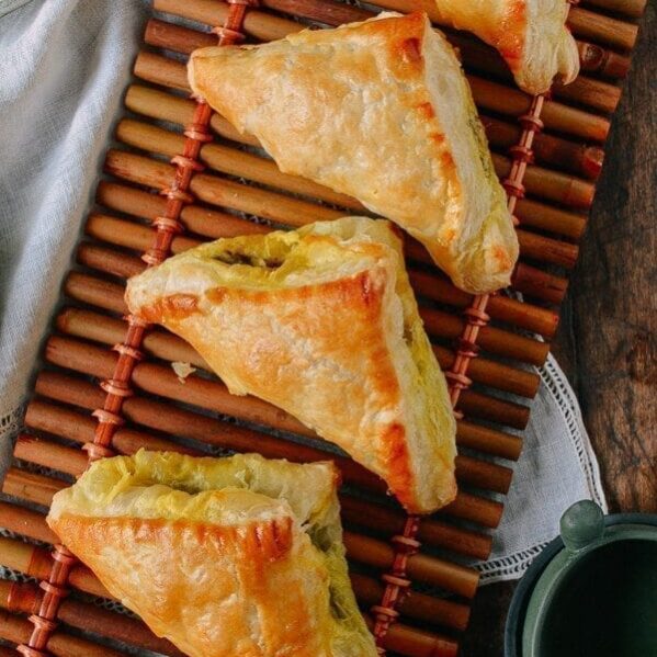 Curry beef puffs