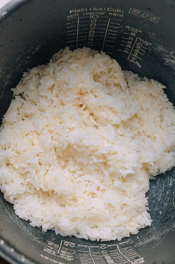 Shanghai Breakfast Rice Rolls (Ci Fan 粢饭), by thewoksoflife.com