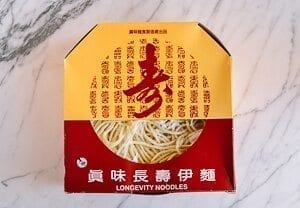 yi mein long life noodles