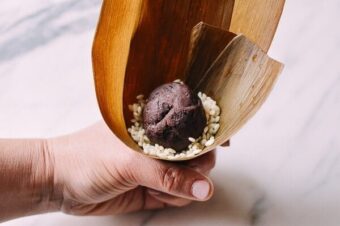 Alkaline Rice Jianshui Zong (Alkaline Rice Dumplings - 碱水粽) - The Woks of Life