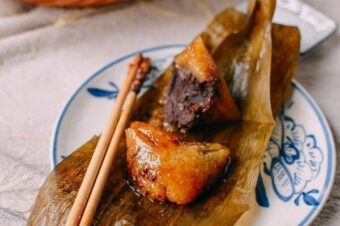 Alkaline Rice Jianshui Zong (Alkaline Rice Dumplings - 碱水粽) - The Woks of Life