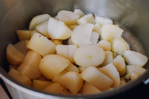 Cheesy Mashed Potatoes with Scallions, by thewoksoflife.com