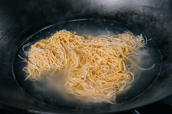 Pre-cooking hong kong noodles, thewoksoflife.com
