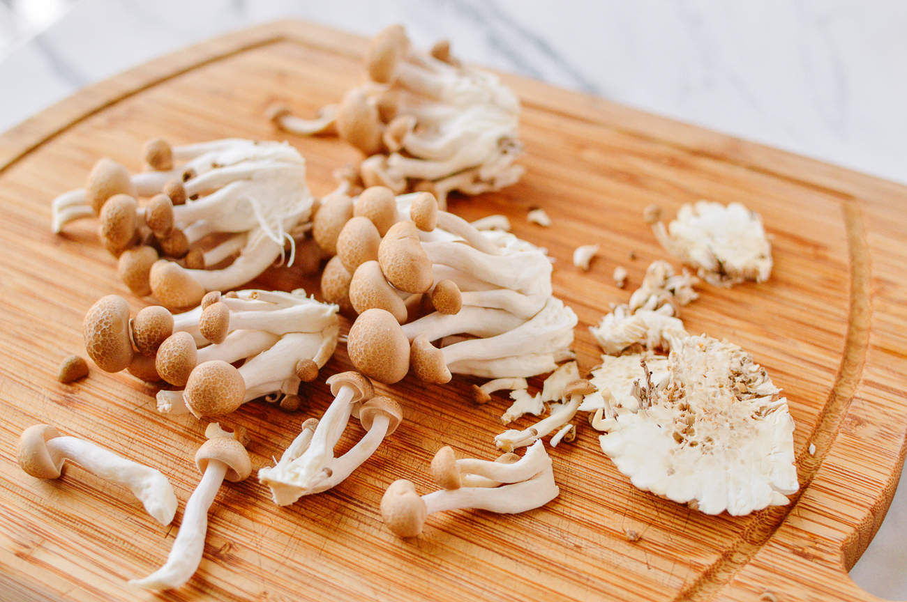 preparing shimeji mushrooms