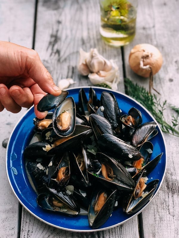 Steamed Mussels, by thewoksoflife.com