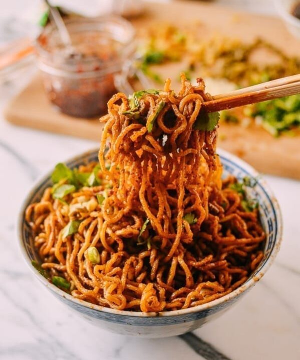 Hot Dry Noodles (Re Gan Mian, 热干面) - thewoksoflife.com