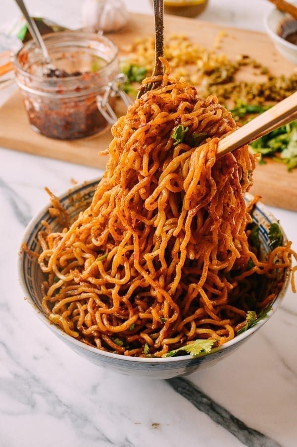 Hot Dry Noodles (Re Gan Mian, 热干面) - thewoksoflife.com