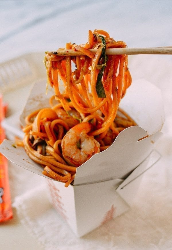 The Best Lo Mein Recipes by thewoksoflife.com