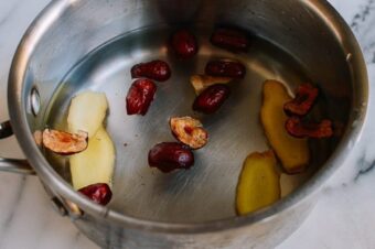 Jujube (Chinese Red Dates - Hóng Zǎo - 红枣) - The Woks of Life