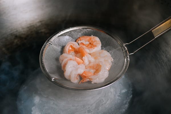 Blanched Shrimp, thewoksoflife.com