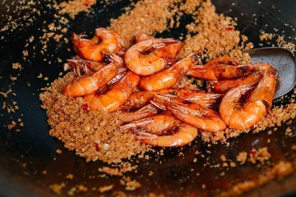 Adding the shrimp to wok, thewoksoflife.com