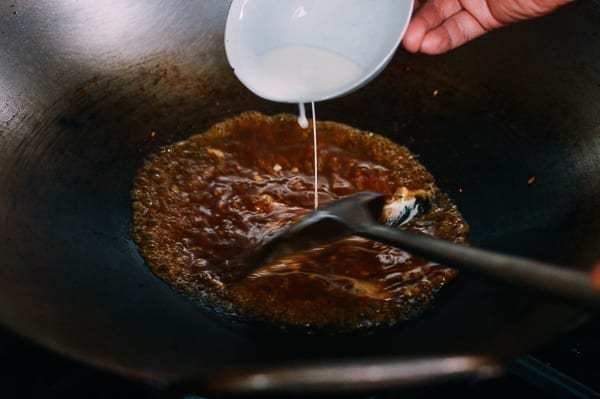 Thickening Chinese brown sauce, thewoksoflife.com