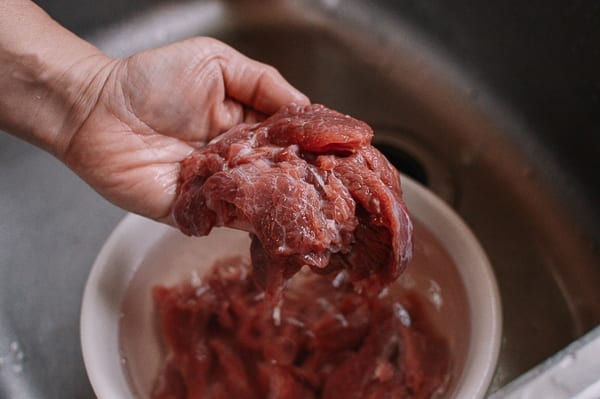 rinsing beef for restaurant style marinade by thewoksoflife.com