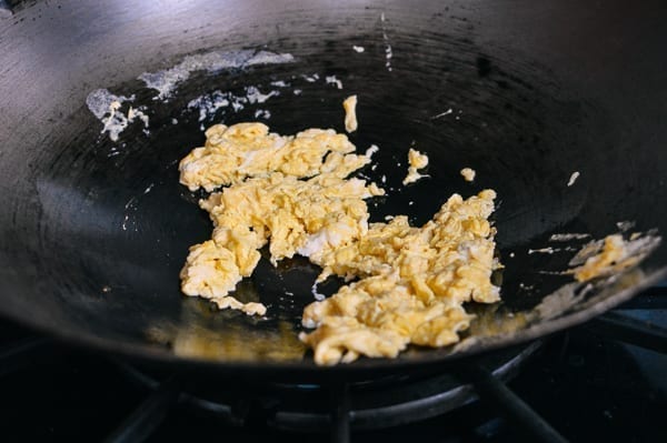 Scrambling eggs in a wok, thewoksoflife.com
