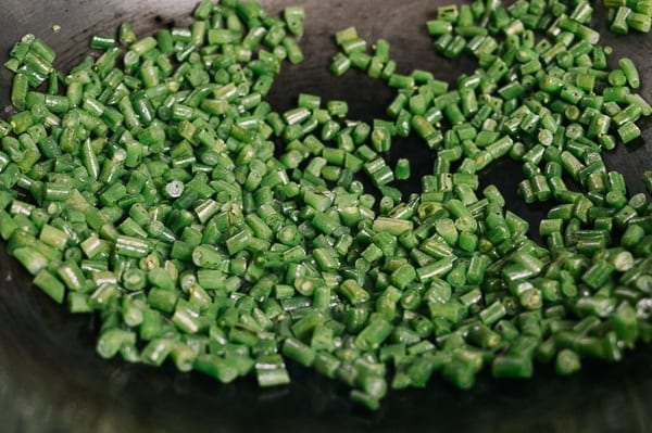 Chopped green beans in wok, thewoksoflife.com
