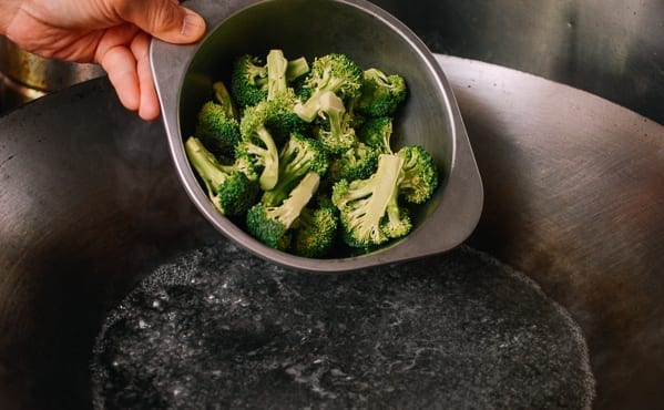 Blanching broccoli, thewoksoflife.com