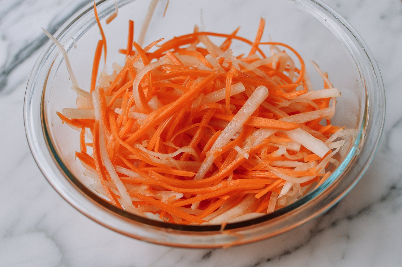 Vietnamese carrot daikon salad