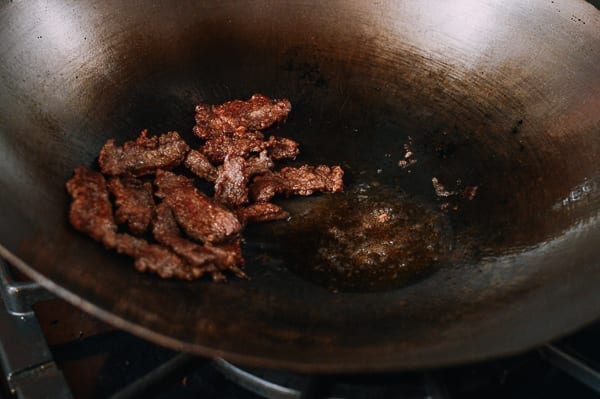 Draining beef in wok, thewoksoflife.com