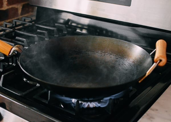 moordenaar Fobie grootmoeder How to Keep Food from Sticking to Pan: Easy Tip! - The Woks of Life