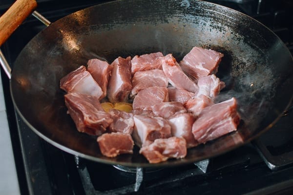 Searing pork ribs in the wok, thewoksoflife.com