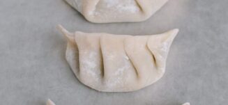 How to Fold a Chinese Dumpling: 4 Techniques