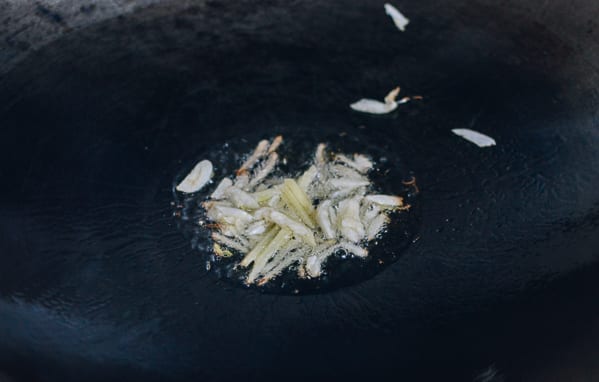 Cooking ginger and garlic in wok, thewoksoflife.com