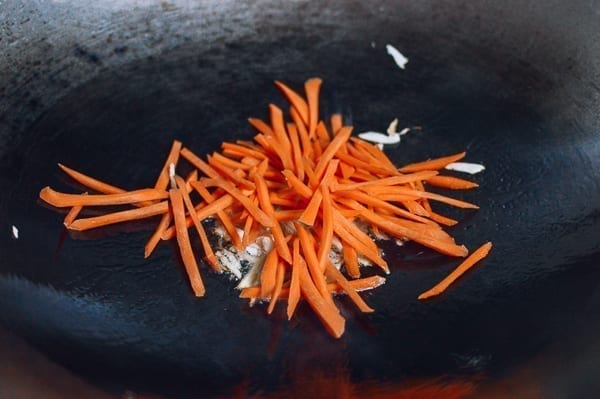 Stir-frying julienned carrots, thewoksoflife.com