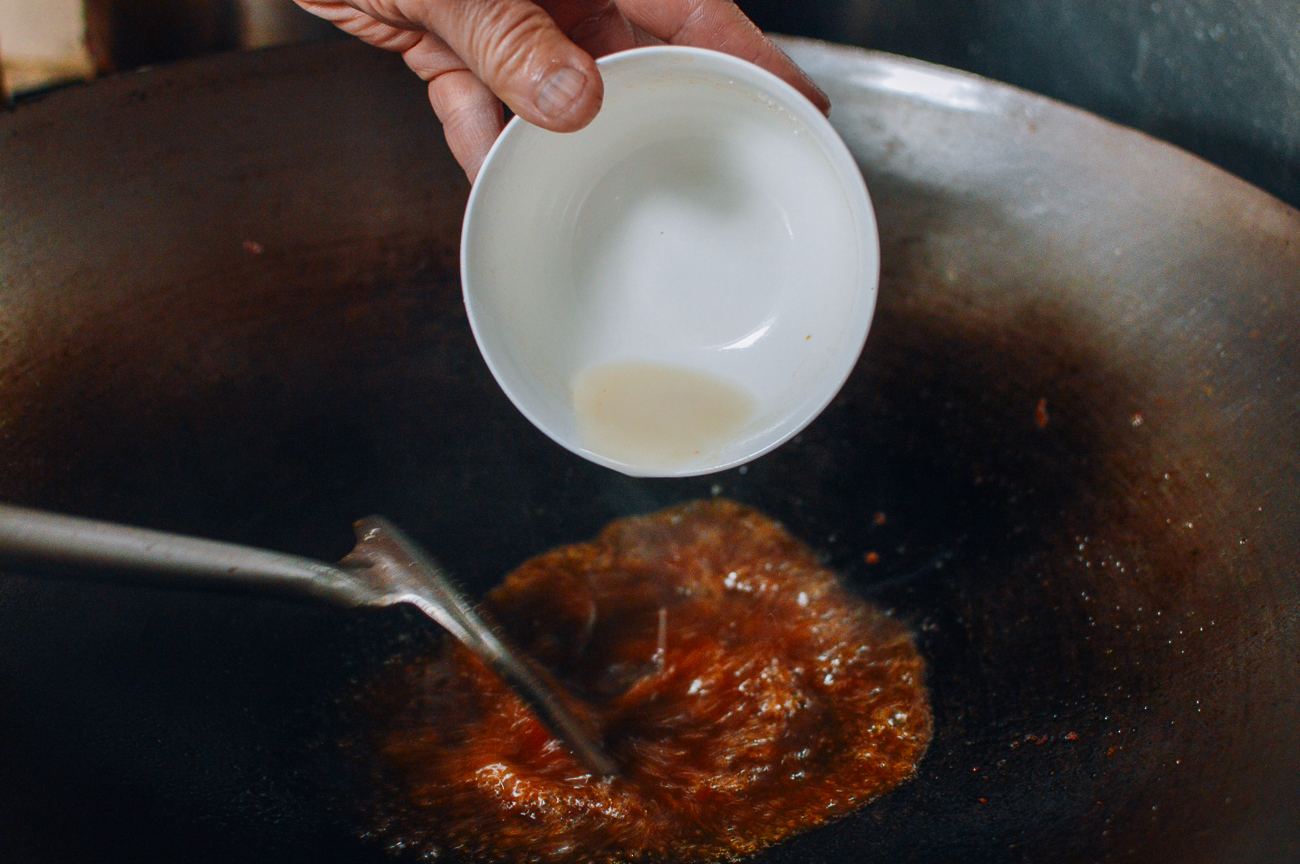 thickening sauce with cornstarch in wok