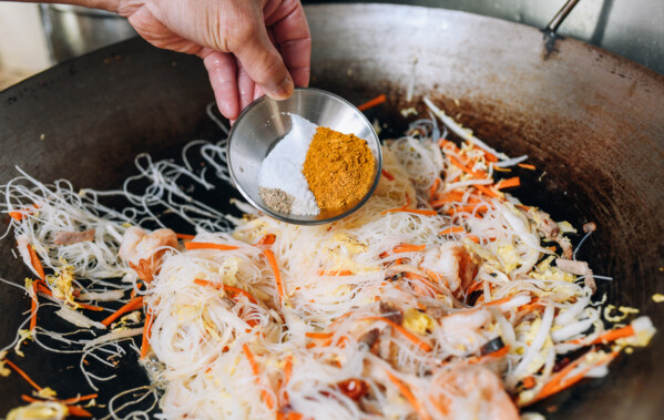 Mee Fun Singapore Noodles (Singapore Mei Fun) - The Woks of Life