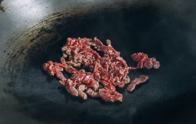 Searing beef in wok, thewoksoflife.com
