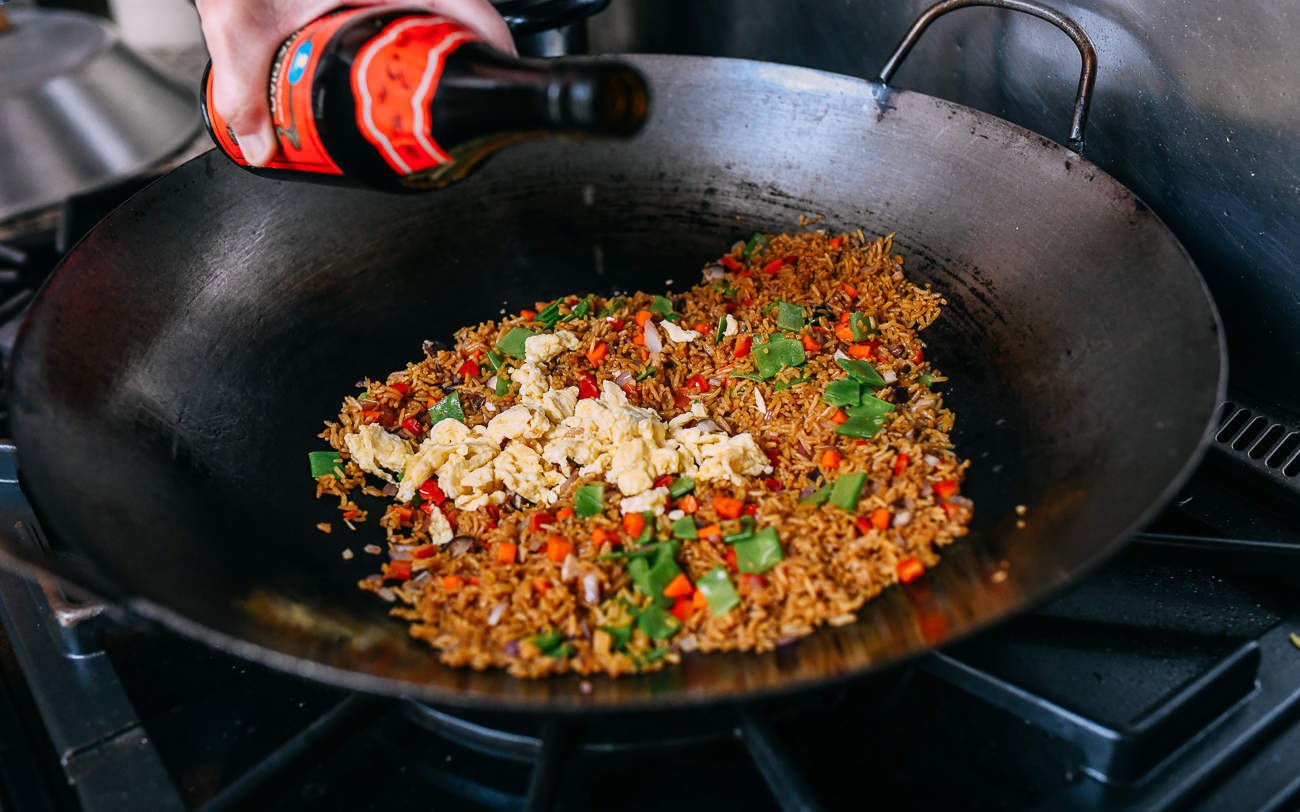 Adding Shaoxing wine to vegetable fried rice