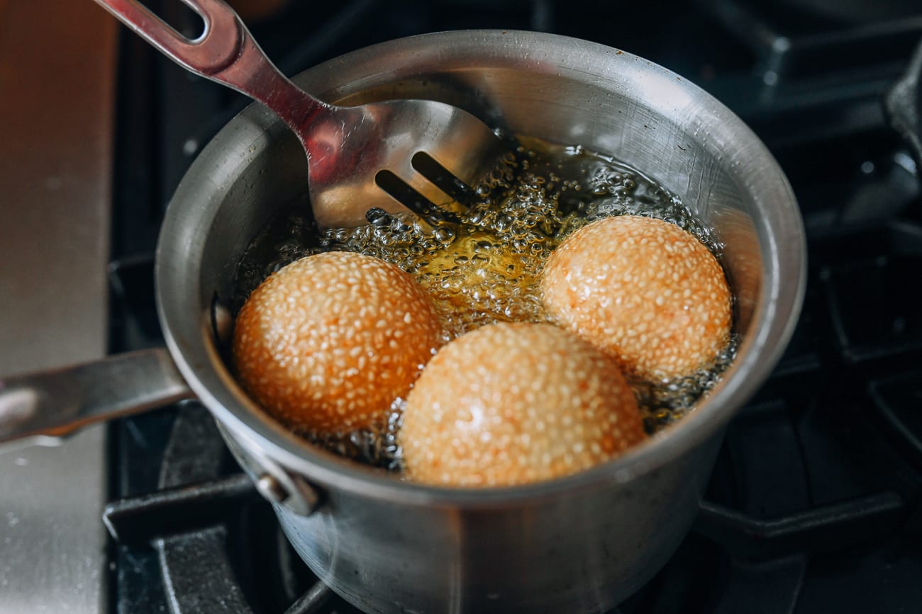 Frying Chinese sesame balls