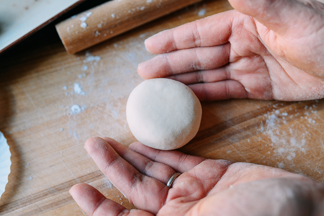 Shaping steamed buns