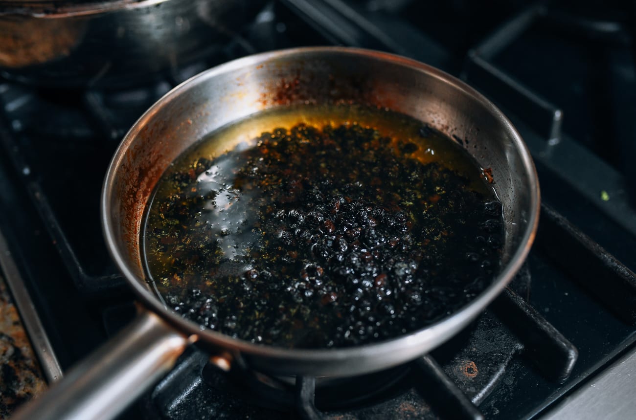 Cooking black beans in oil