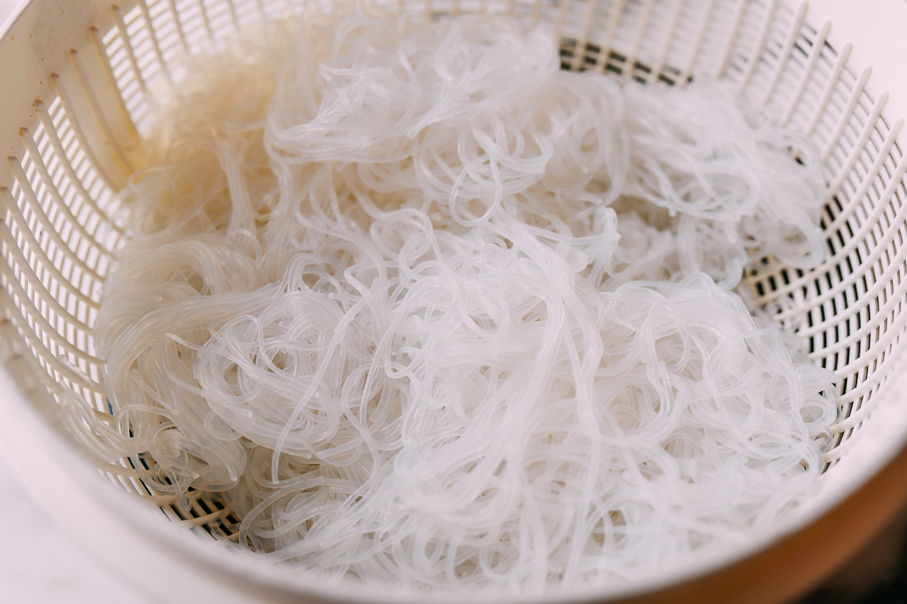 Drained cooked mung bean vermicelli noodles
