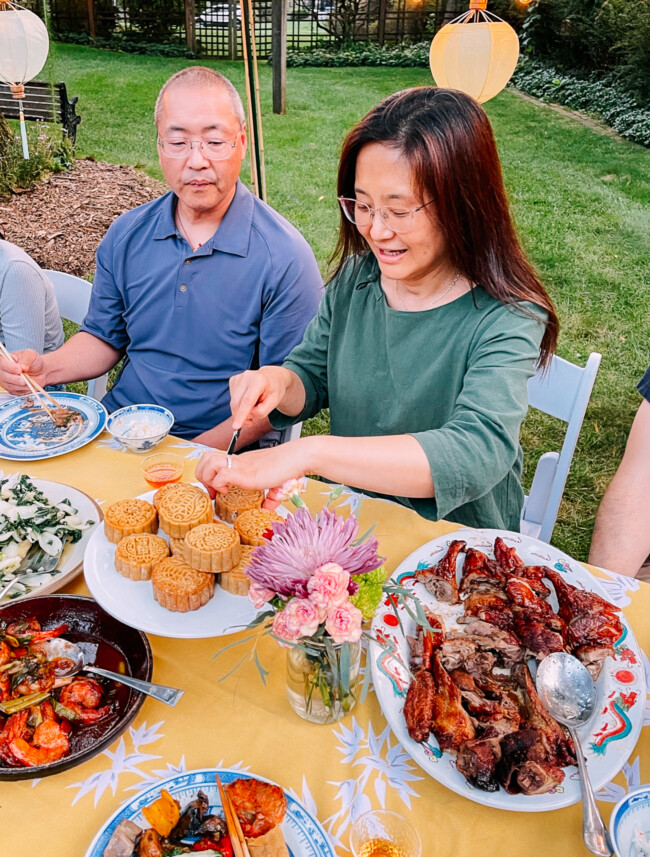 How to Celebrate Mid-Autumn Festival (中秋节) - The Woks of Life