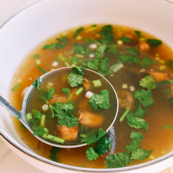 Chinese-style button mushroom soup